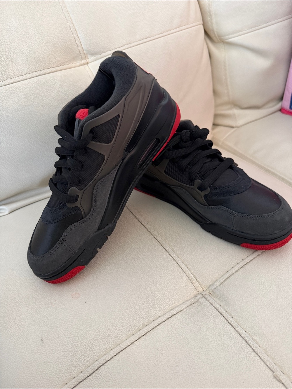 Nike Kids Black and Red Low-Top Sneakers